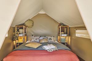 A bed or beds in a room at Camping Du Paquier Fané