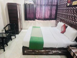 Gulta vai gultas numurā naktsmītnē Hotel Cozy Cave Delhi Aiport