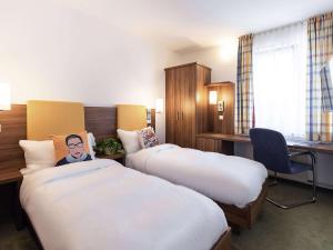 Greet hotel Darmstadt - an Accor hotel - में एक कमरे में एक या कई बेड