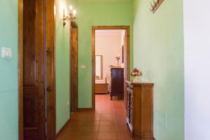 Foto de la galeria de Bright Holiday Home in the countryside near Pisa a San Miniato