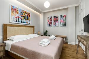 A bed or beds in a room at Well Apartments by Skyloft Corfu