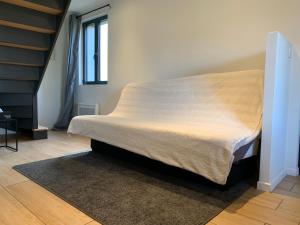 Una cama o camas en una habitación de Appartement duplex proche zénith, mégacité, stade