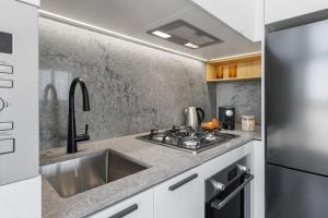 Dapur atau dapur kecil di Meriton Suites George Street, Parramatta