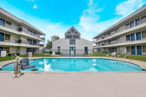 a swimming pool in front of a building at Studio 6-San Antonio, TX - Airport in San Antonio