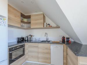 Dapur atau dapur kecil di Appartement T2 en Front de Mer avec Balcon, Wifi et Parking - Châtelaillon-Plage - FR-1-535-5