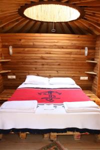 A bed or beds in a room at Chakra Beach Kabak