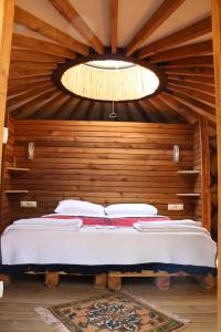 A bed or beds in a room at Chakra Beach Kabak