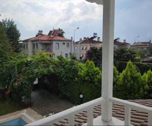 En have udenfor Villa Kayi Kottage in Peaceful calis few minutes from Çaliş sunny Beach