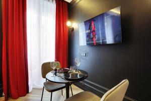 TV i/ili multimedijalni sistem u objektu Luxurious private room - 2P - Les Halles