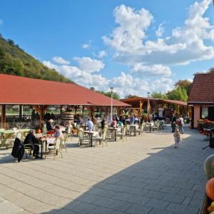 Nespecifikovaný výhled na hory nebo výhled na hory při pohledu z hotelu