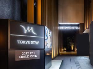 una señal para una tonyxidis grand abierta en un edificio en Mercure Tokyu Stay Osaka Namba, en Osaka