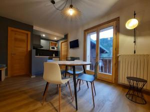 Eldhús eða eldhúskrókur á Appartement Les 3 cols Morzine, 2 pièces, 2 personnes