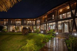 Taman di luar Hotel Ohana Rapa Nui