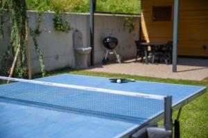 Instalaciones para jugar al tenis de mesa en Private green getaway o alrededores