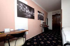 Televizors / izklaižu centrs naktsmītnē Brioni Boutique Hotel 4*