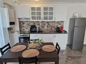 A kitchen or kitchenette at Star Airport Residence