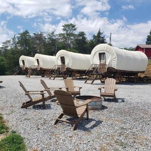 Φωτογραφία από το άλμπουμ του Smoky Hollow Outdoor Resort Covered Wagon σε Sevierville