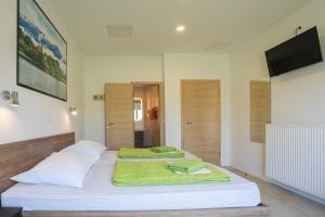 Giường trong phòng chung tại Jazz Bled B&B