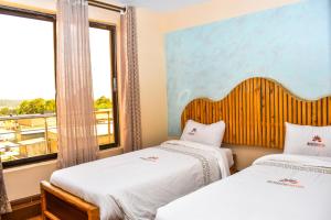 Cama ou camas em um quarto em Breeze Hotel Nyahururu