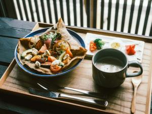 Makanan di atau berdekatan hotel