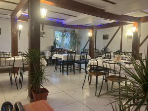 Restaurant o un lloc per menjar a Pensiunea Deceneu