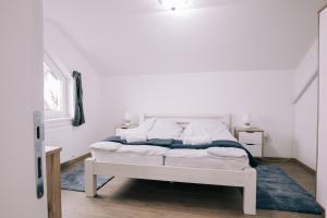 A bed or beds in a room at Tulip Guest House II.