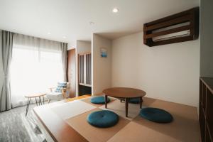 Cama ou camas em um quarto em LAZULI Hiroshima Hotel and Lounge