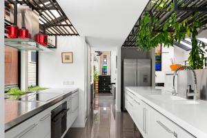 A kitchen or kitchenette at Fairfield Palace