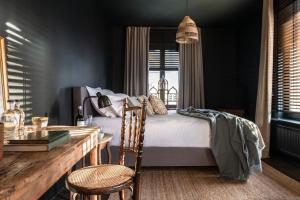 Кровать или кровати в номере The Bank 1869 - Unique guestrooms in the historic center of Bruges