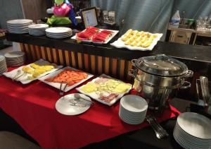 a table with plates and appetizers on a red table at Washington Plaza in Barranquilla