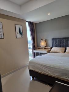 Katil atau katil-katil dalam bilik di Amazing view 2 bedrooms new apartment