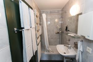 Hotel Landhaus tesisinde bir banyo