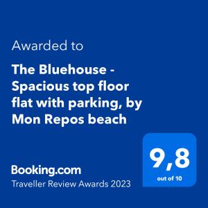 Imagine din galeria proprietății The Bluehouse - Spacious top floor flat with parking, by Mon Repos beach în Corfu