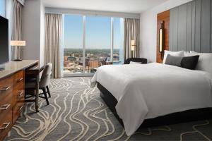 Una cama o camas en una habitación de JW Marriott Indianapolis