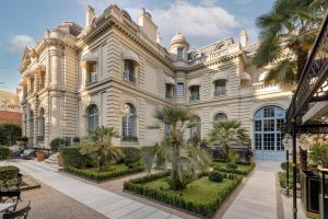 Garður fyrir utan Santo Mauro, a Luxury Collection Hotel, Madrid