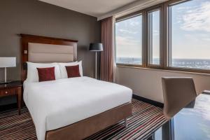 Ένα ή περισσότερα κρεβάτια σε δωμάτιο στο Frankfurt Marriott Hotel