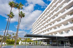 wejście do hotelu księżniczki w obiekcie Hotel Gran Canaria Princess - Adults Only w mieście Playa del Ingles