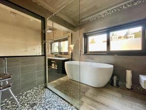 a bathroom with a large tub and a sink at Guesthouse ROOM40 in Malmedy