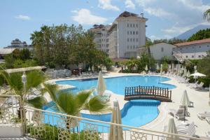 Bazén v ubytování MIRAMOR HOTEL & Spa - ULTRA ALL INCLUSIVE nebo v jeho okolí