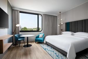 Sheraton Milan San Siro房間的床