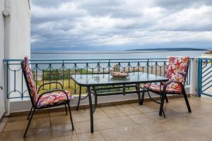 "SteliosDimitra" House with view in sea of Kantia tesisinde bir balkon veya teras