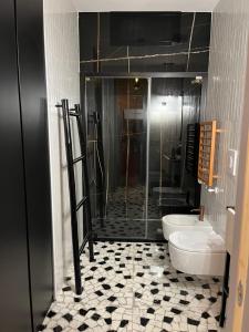 Vannas istaba naktsmītnē Trastevere Boutique Suite Rome with Gym and Steam Shower