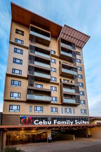 ein großes Apartmenthaus mit einem Schild drauf in der Unterkunft Cebu Family Suites powered by Cocotel in Cebu City