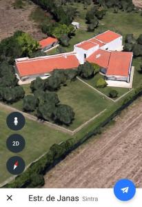 vista aerea di una casa con un edificio di Villa das Oliveiras a Sintra