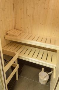 a wooden sauna with a bowl on the bottom shelf at Ferienwohnung Radebeul Gerlach in Radebeul