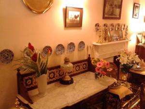 a room with a table with plates on the wall at Ben View Guesthouse in Clifden