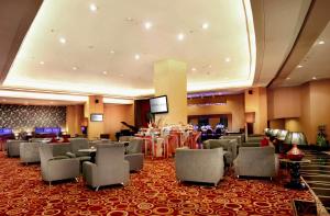 Area tempat duduk di Aston Samarinda Hotel and Convention Center