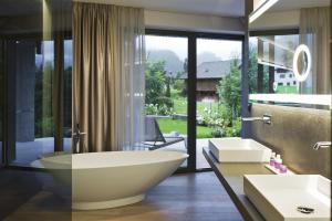 Bilik mandi di ElisabethHotel Premium Private Retreat- Adults only