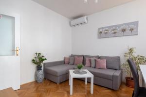 Apartment Beba tesisinde bir oturma alanı