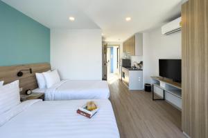 Katil atau katil-katil dalam bilik di Wellness Stay & Hotel Sukhumvit 107